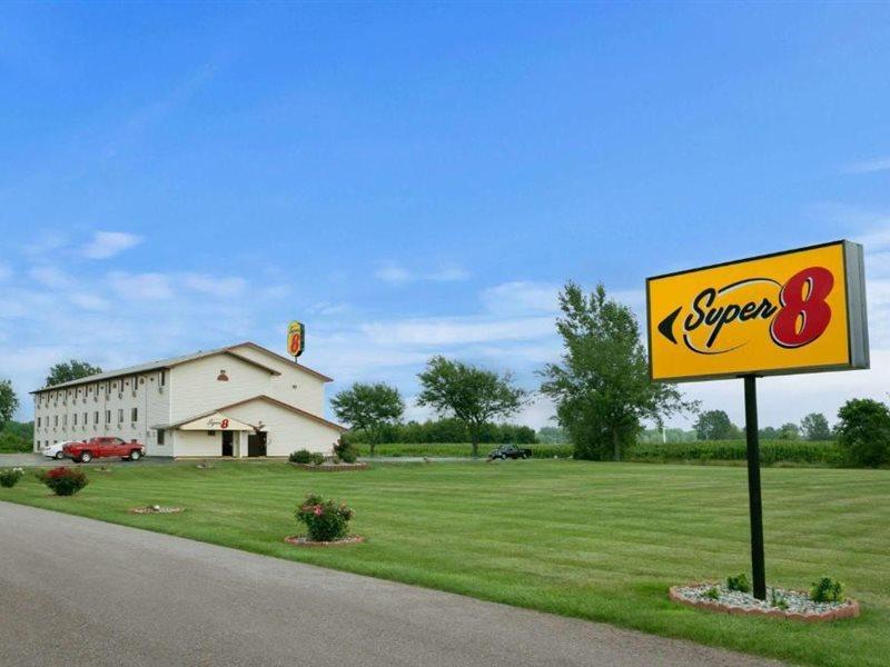 Super 8 By Wyndham Saginaw Motel Exterior photo