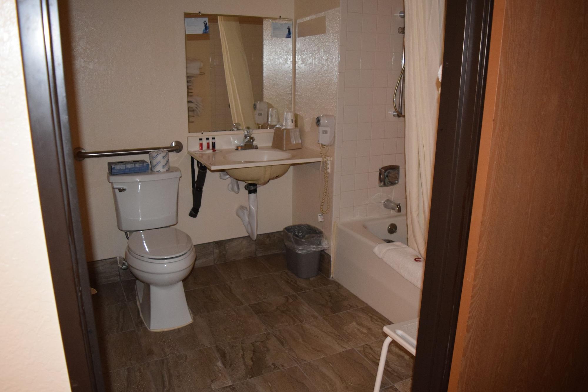 Super 8 By Wyndham Saginaw Motel Exterior photo