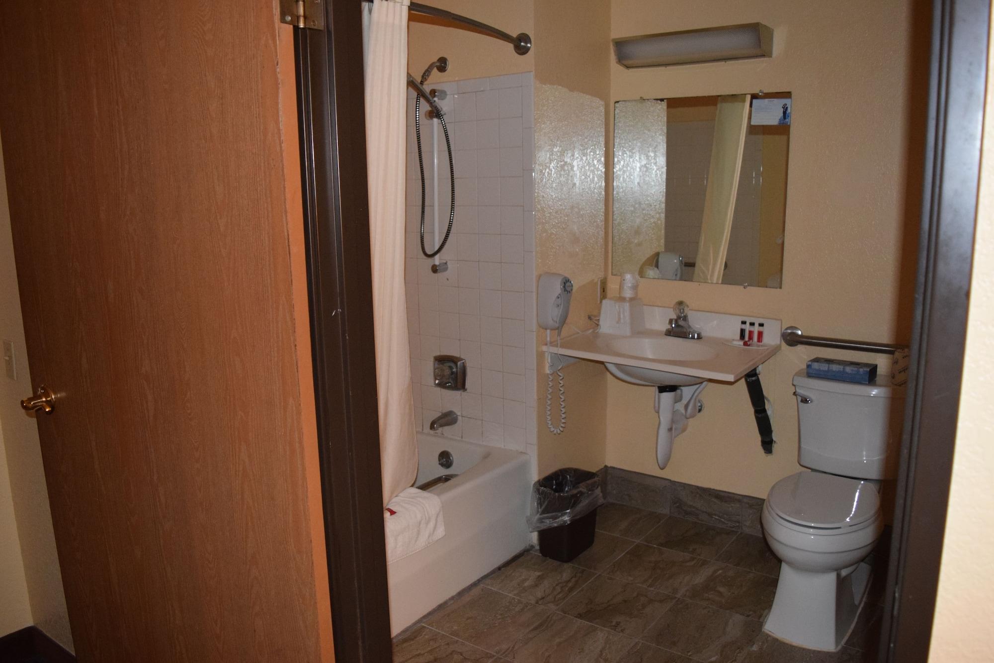 Super 8 By Wyndham Saginaw Motel Exterior photo