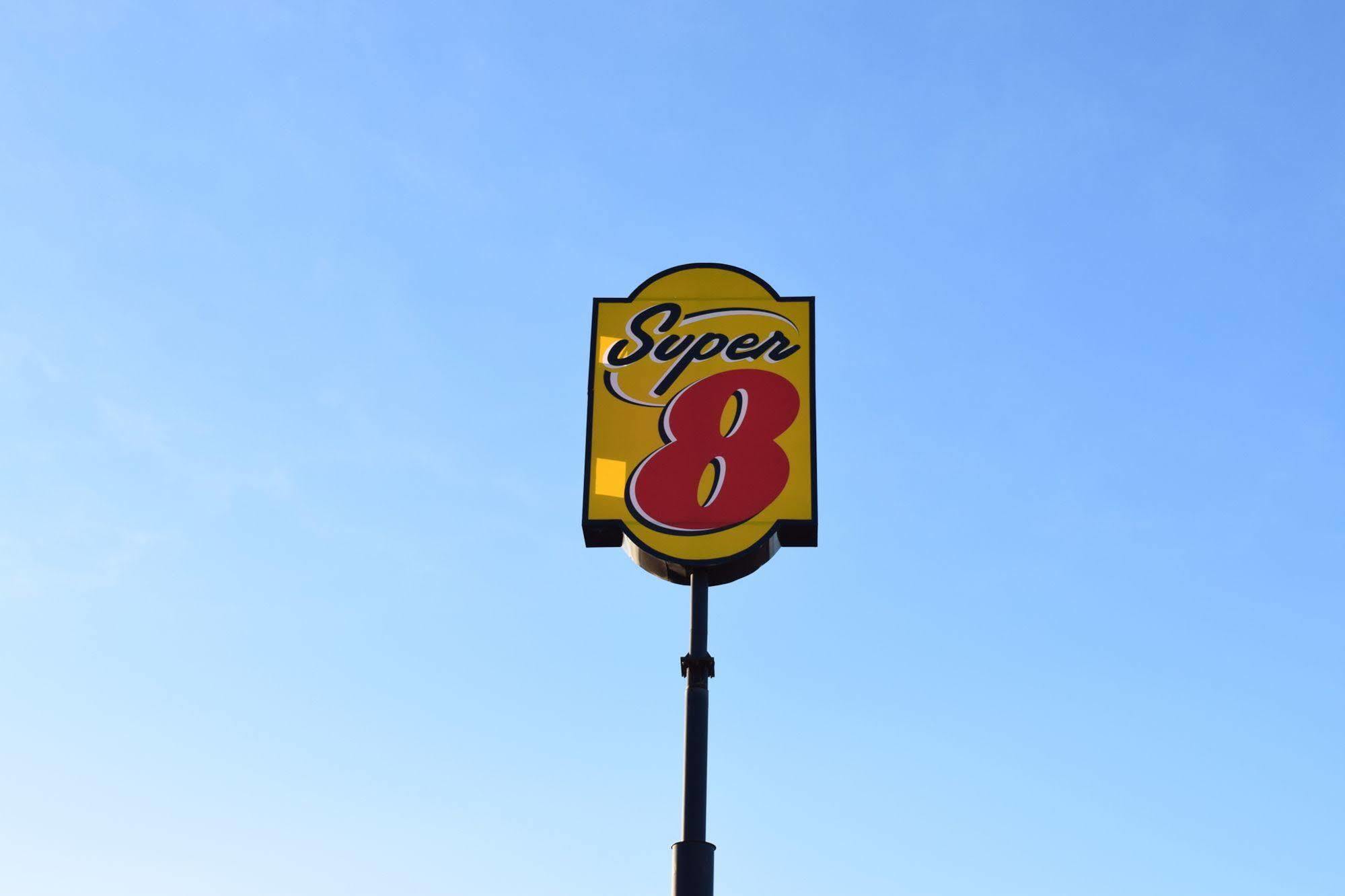 Super 8 By Wyndham Saginaw Motel Exterior photo